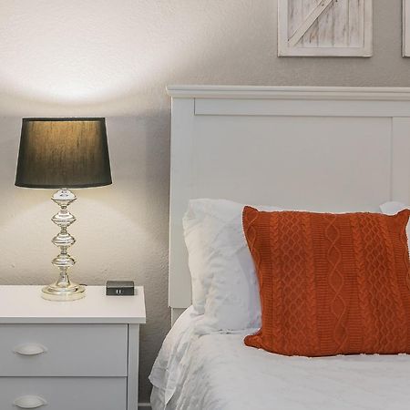 Cozy 2Br Farmhouse Apt - Sleeps 8 - Free Parking! Арлінгтон Екстер'єр фото