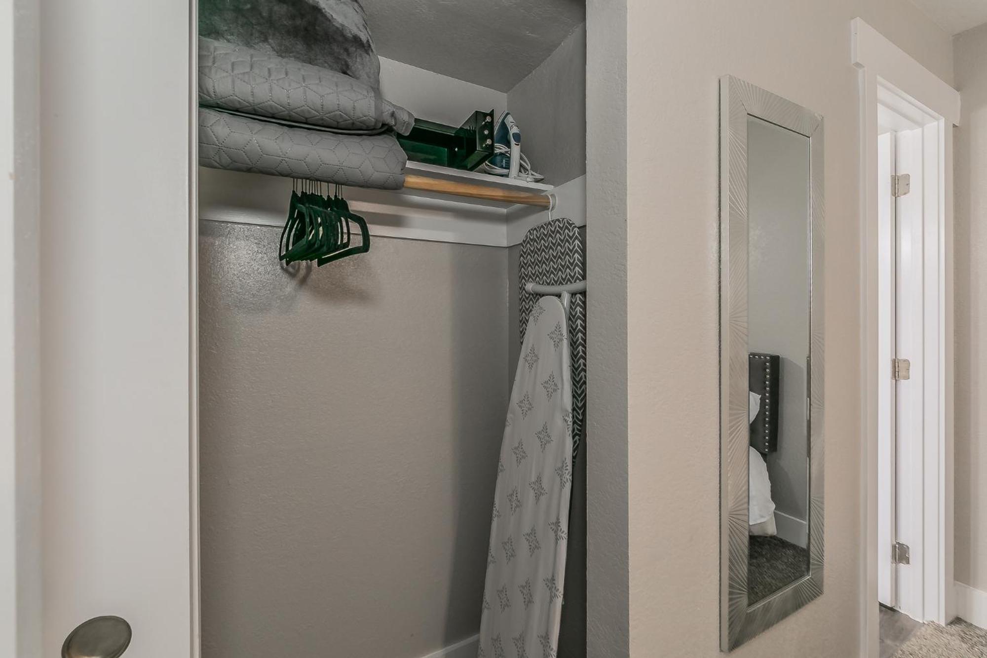 Cozy 2Br Farmhouse Apt - Sleeps 8 - Free Parking! Арлінгтон Екстер'єр фото