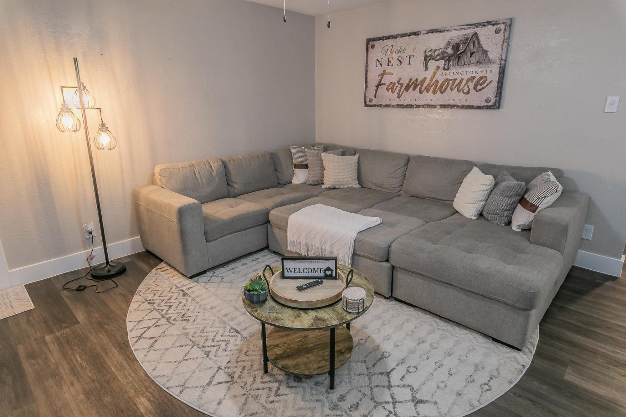 Cozy 2Br Farmhouse Apt - Sleeps 8 - Free Parking! Арлінгтон Екстер'єр фото