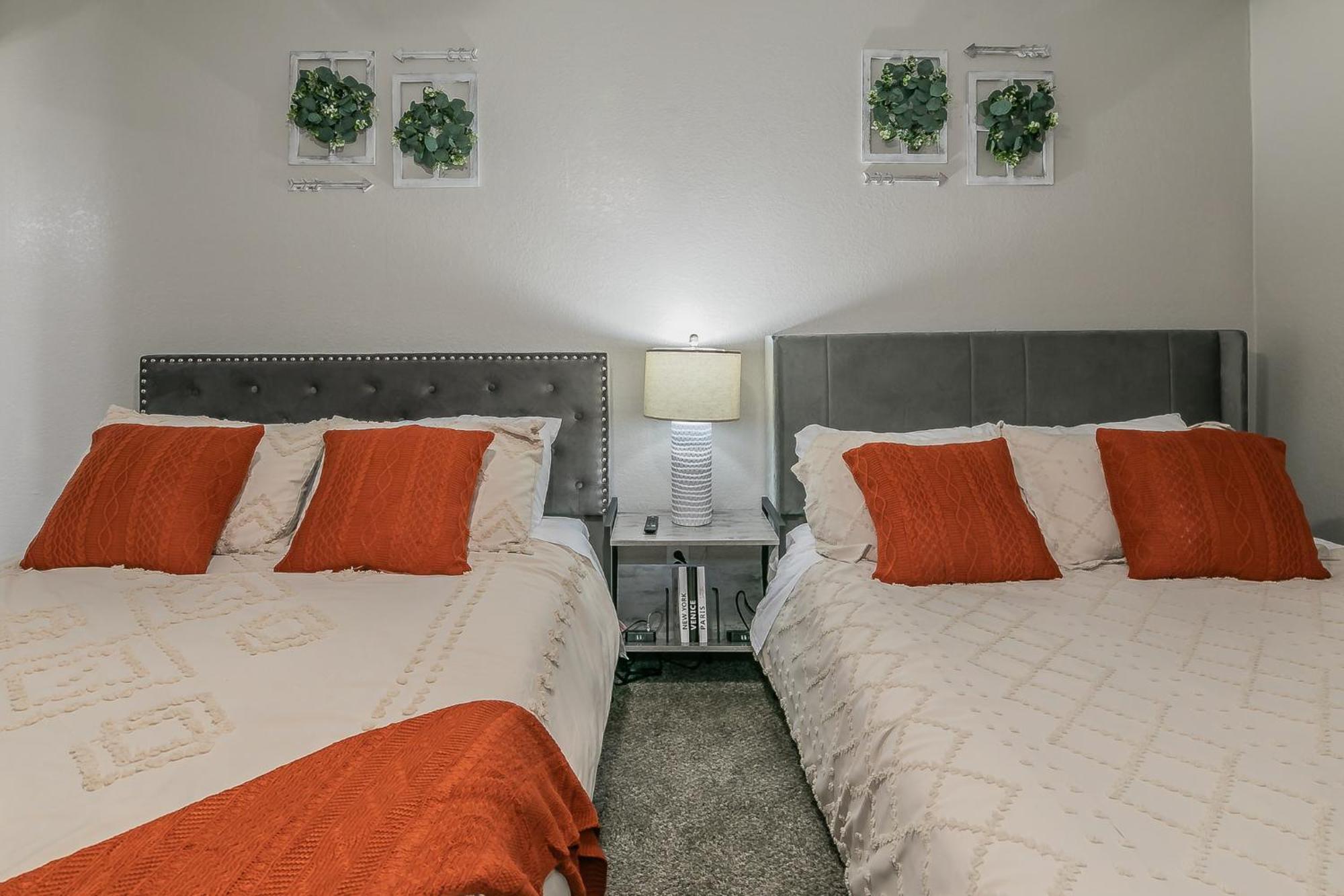 Cozy 2Br Farmhouse Apt - Sleeps 8 - Free Parking! Арлінгтон Екстер'єр фото